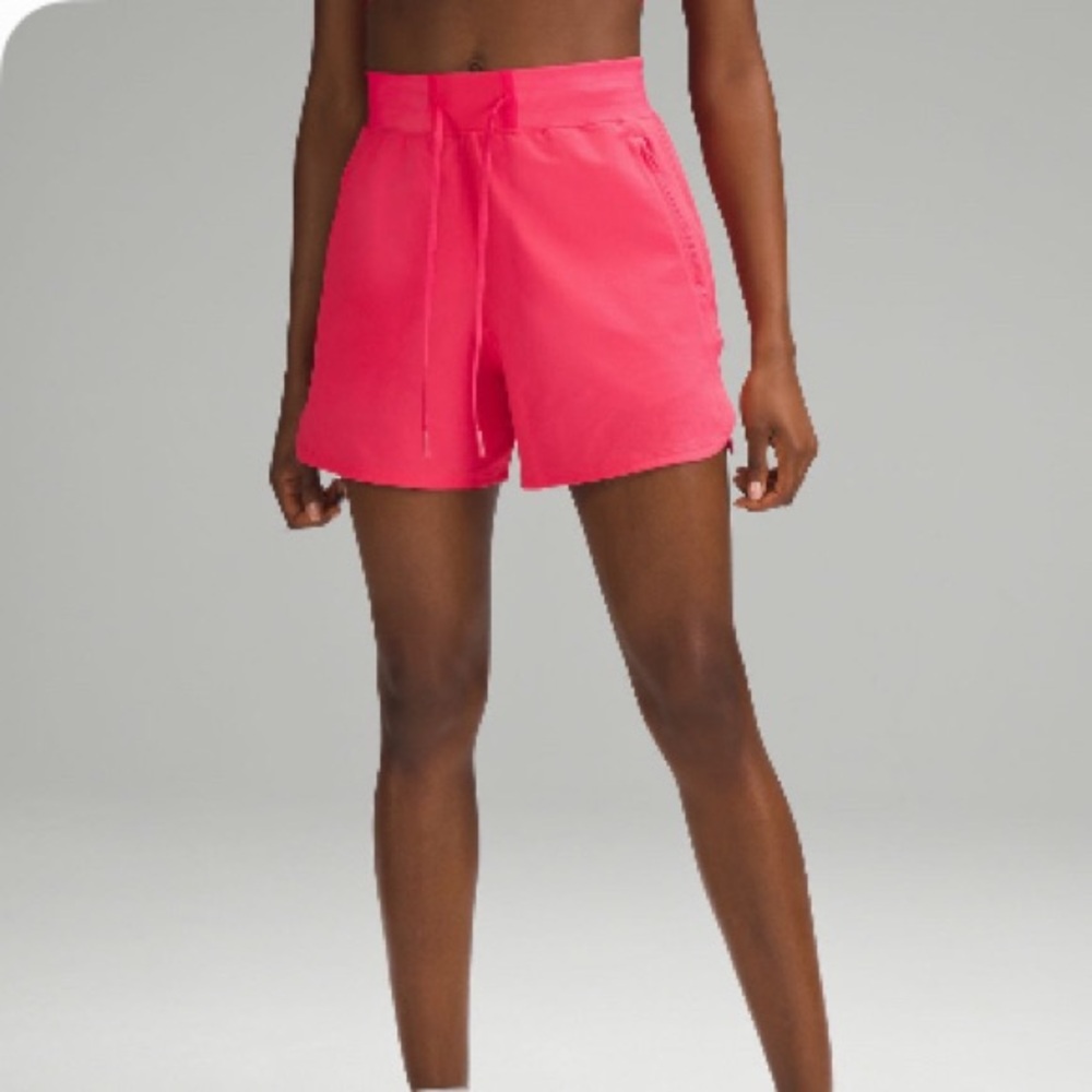 NEW WITH TAGS LULU LICENSE TO TRAIN HIGH RISE SHORTS